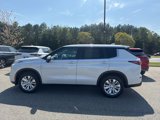 New 2025 Mitsubishi Outlander ES image 2