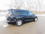 New 2025 Chrysler Pacifica Select image 3
