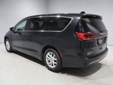 Used 2023 Chrysler Pacifica Touring-L image 4
