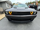 Used 2019 Dodge Challenger SXT image 2