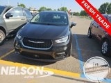 Used 2023 Chrysler Pacifica Limited image 2