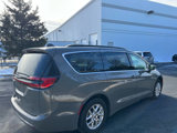Used 2022 Chrysler Pacifica Touring-L image 3