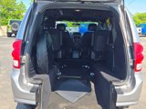 Used 2018 Dodge Grand Caravan SE image 3