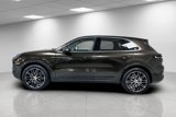 Used 2024 Porsche Cayenne image 2