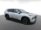 Used 2024 Nissan Rogue SV image 2