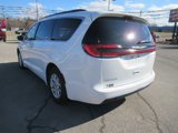 Used 2022 Chrysler Pacifica Touring-L image 3