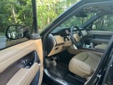 Used 2025 Land Rover Range Rover Long Wheelbase SE image 3