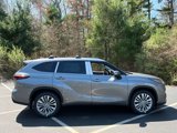 New 2025 Toyota Highlander Platinum image 6