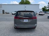 Used 2023 Chrysler Pacifica Touring-L image 3