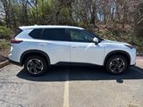 Used 2024 Nissan Rogue SV image 2