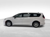 New 2025 Chrysler Pacifica Select image 3