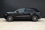 Used 2024 Porsche Cayenne image 2
