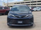 Used 2023 Toyota Sienna XLE image 2