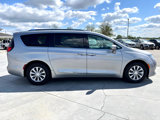 Used 2018 Chrysler Pacifica Touring-L image 3