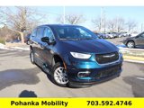Used 2025 Chrysler Pacifica Select image 2