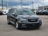 Certified 2023 Chrysler Pacifica Limited image 3