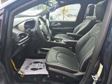 Used 2025 Chrysler Pacifica Limited image 3