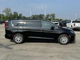 New 2026 Chrysler Pacifica Select image 2