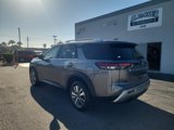 Used 2023 Nissan Pathfinder SL image 3