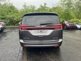 Used 2022 Chrysler Pacifica Touring-L image 3
