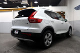 Used 2021 Volvo XC40 T5 Momentum image 5