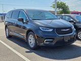 Used 2025 Chrysler Pacifica Select image 3