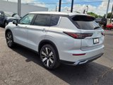 New 2025 Mitsubishi Outlander SE image 3