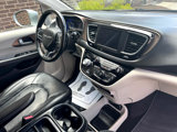 Used 2019 Chrysler Pacifica Touring-L image 4