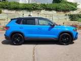 Used 2023 Volkswagen Taos SE w/ Panoramic Sunroof Package image 2