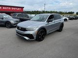 Used 2023 Volkswagen Tiguan SE R-Line image 2