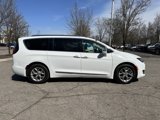 Used 2018 Chrysler Pacifica Limited image 4