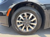 Used 2023 Chrysler Pacifica Touring-L image 4