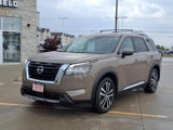 Used 2023 Nissan Pathfinder Platinum image 3