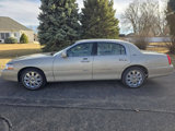 Used 2005 Lincoln Town Car Signature Limited image 4