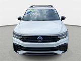 Used 2022 Volkswagen Tiguan SE R-Line image 2