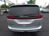 Used 2023 Chrysler Pacifica Touring-L image 4