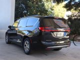 New 2023 Chrysler Pacifica Limited image 4