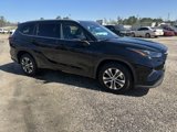 Used 2022 Toyota Highlander XLE image 3