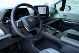 Used 2023 Toyota Sienna Limited image 2