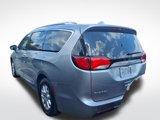 Used 2020 Chrysler Pacifica Touring-L image 4