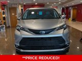 Used 2025 Toyota Sienna XLE image 2