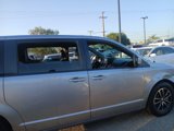 Used 2018 Dodge Grand Caravan SE image 4