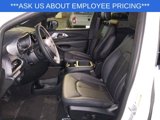 New 2025 Chrysler Pacifica Select image 3
