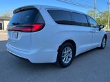 Used 2023 Chrysler Pacifica Touring-L image 5