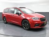 Used 2025 Chrysler Pacifica Limited image 3