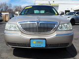 Used 2003 Lincoln Town Car Signature image 3