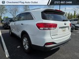 Used 2017 Kia Sorento LX w/ LX Convenience Package image 4