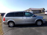 Used 2016 Chrysler Town & Country Touring image 6