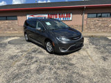 Used 2019 Chrysler Pacifica Limited image 2