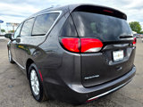 Used 2020 Chrysler Pacifica Touring-L image 5